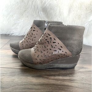 Antelope wedge booties size 36